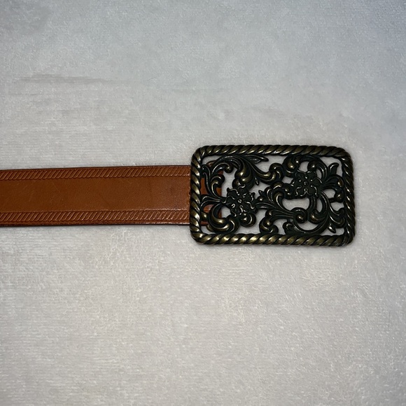 Liz Claiborne Genuine Leather Belt with Filigree Brass Buckle - Picture 2 of 4